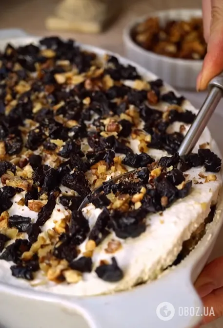 Справжній смак дитинства: як приготувати тірамісу з горіхами та чорносливом