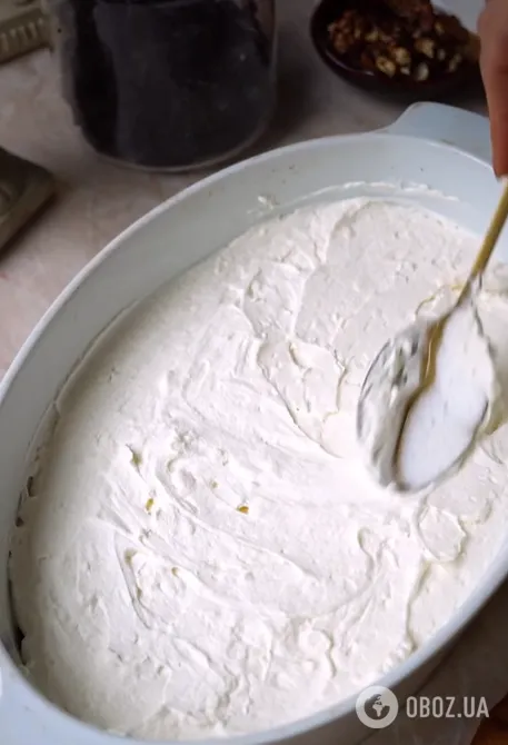 Справжній смак дитинства: як приготувати тірамісу з горіхами та чорносливом