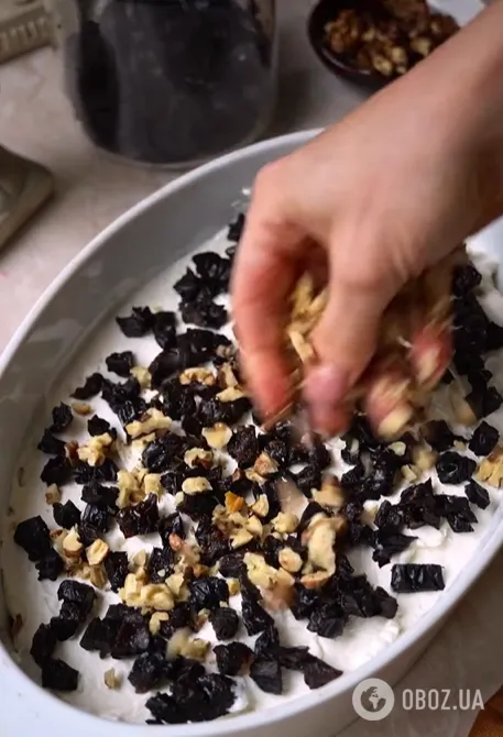 Справжній смак дитинства: як приготувати тірамісу з горіхами та чорносливом