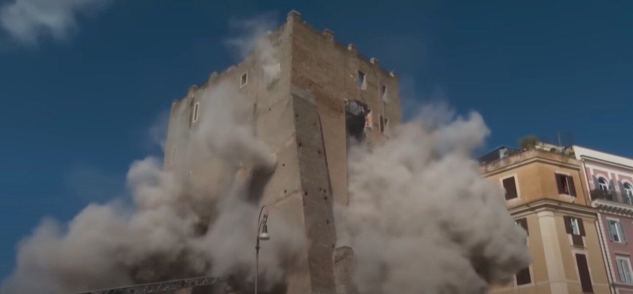 Во время обвала башни в Риме пострадали граждане Румынии: один из них скончался в больнице