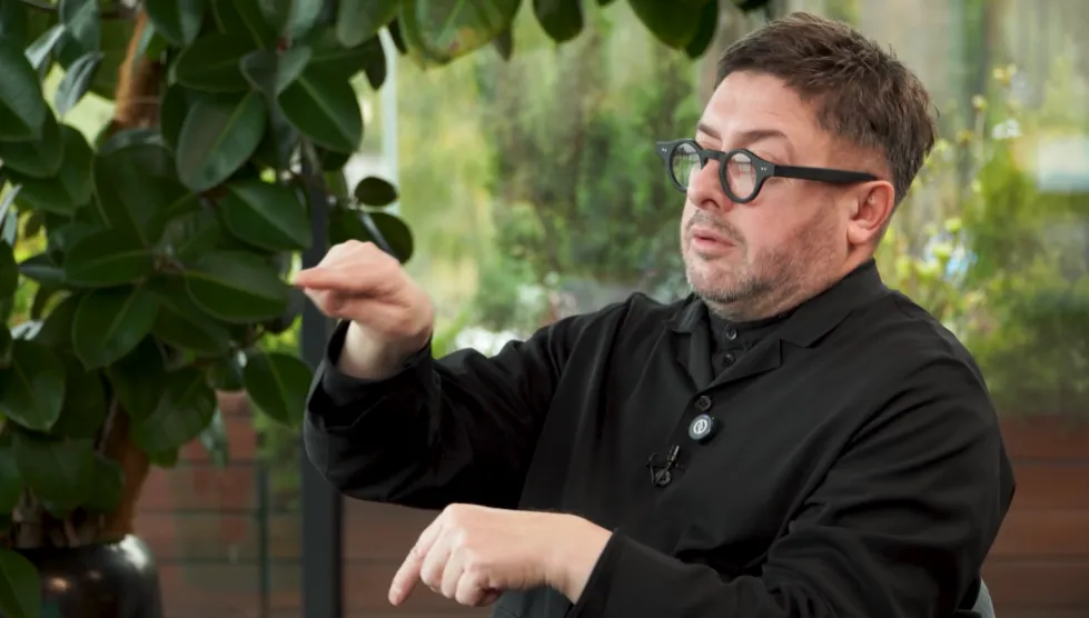 Суханов зізнався, яку нецензурщину намалював у своєму російському паспорті dqxikeidqxidqrant