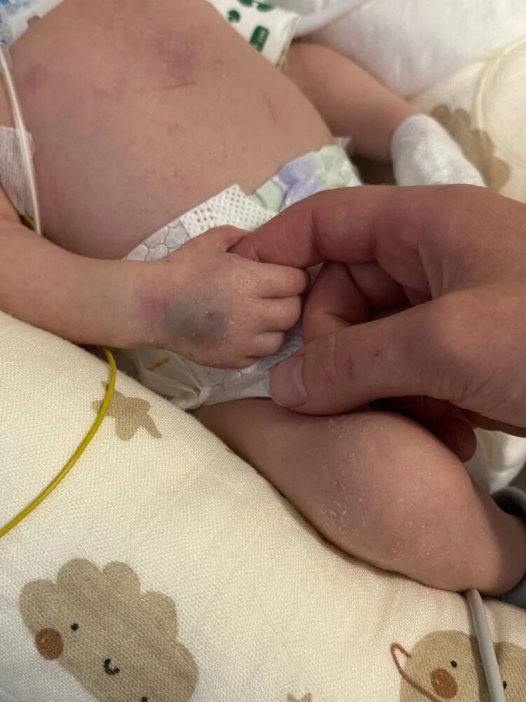 Не были с мужем официально женаты: новорожденного сына погибшей во время обстрела Киева женщины признали сиротой