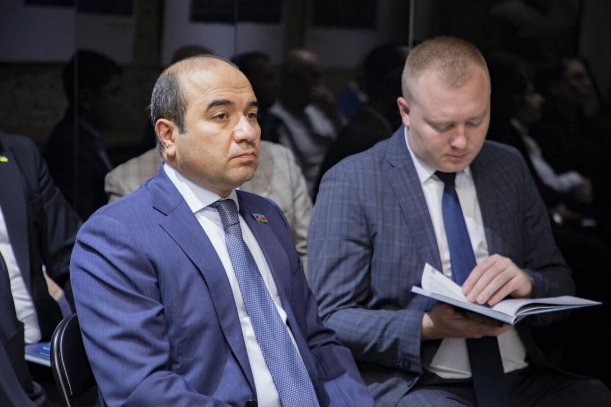 В Баку презентовали книгу Александра Коваленко "44 дня в 2020-м"