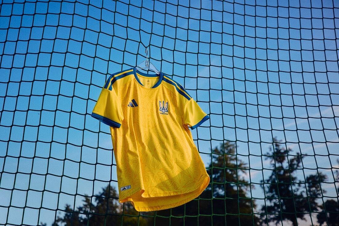 С формы сборной Украины убрали слоган "Україна понад усе", который запретил УЕФА. Фотофакт