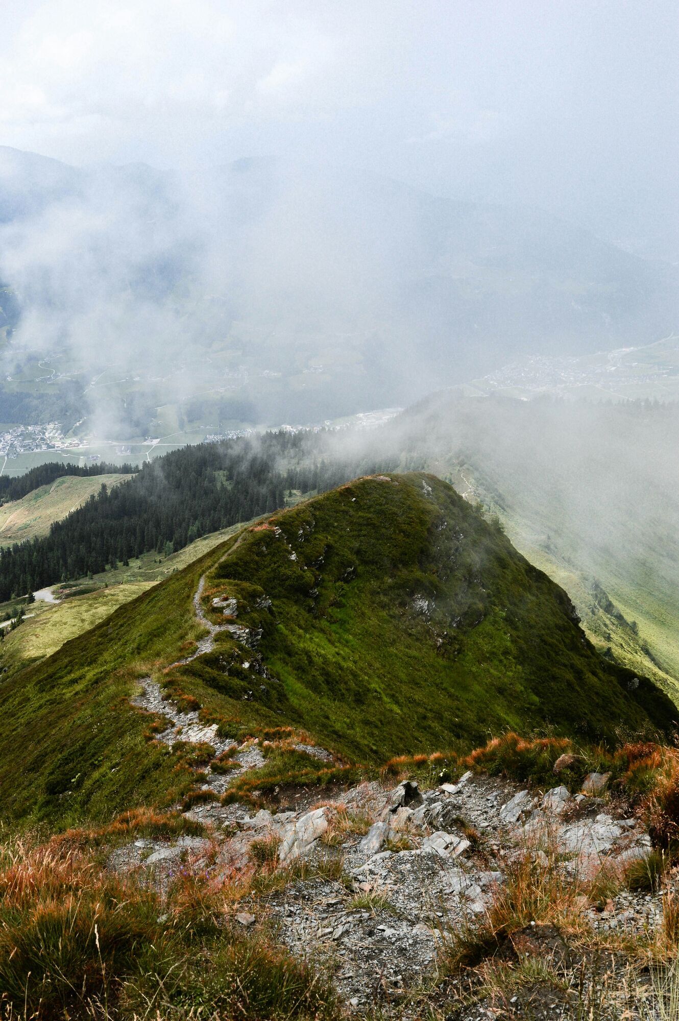 Где бюджетно покататься на лыжах этой зимой: лучшие направления
