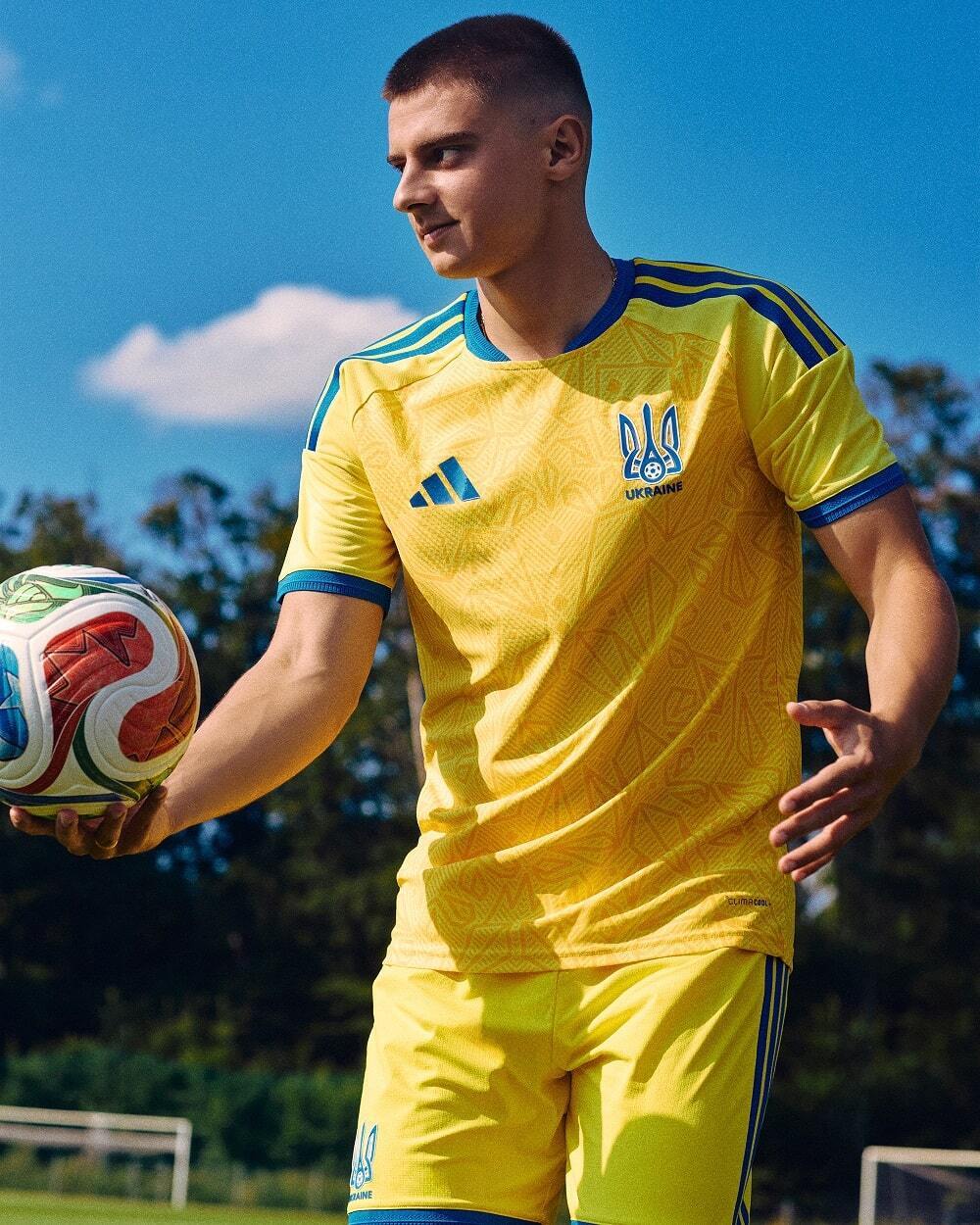 Із символікою УНР: збірна України представила нову форму, яку забороняли в УЄФА. Фото