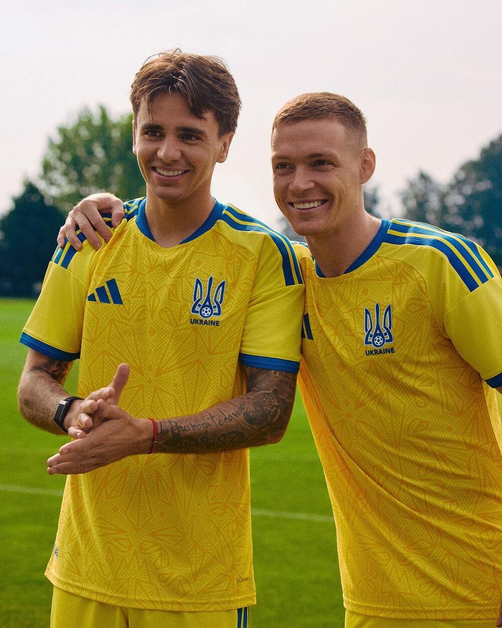 С формы сборной Украины убрали слоган "Україна понад усе", который запретил УЕФА. Фотофакт