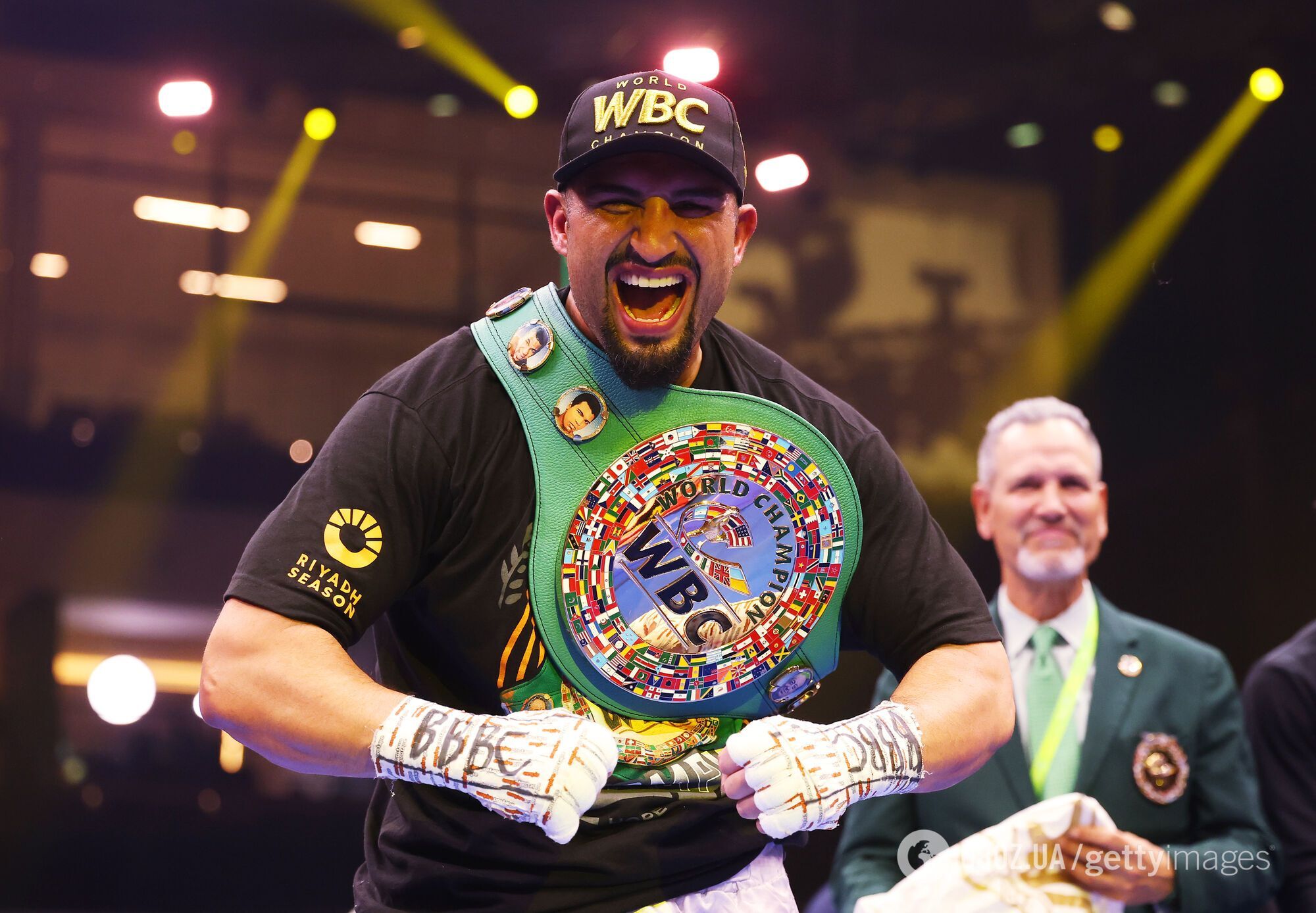 Названы следующие соперники Усика в WBA, WBС и IBF после отказа провести бой с Уордли