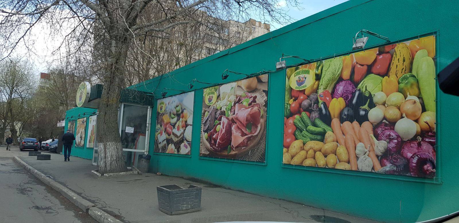 Семья экс-милиционера продолжает затягивать дело о сносе незаконнного ресторана в Национальном парке в Киеве: защита просит остановить решение суда