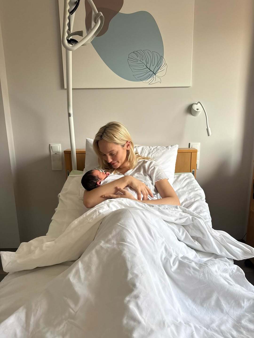 Певица ROXOLANA, которую называют невесткой Юрия Бойко, впервые стала мамой и рассекретила имя малыша. Фото после родов