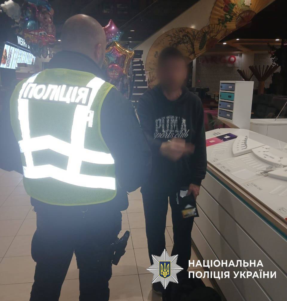 У Києві невідомий підірвав гранату у ТЦ Dream Yellow: усі подробиці. Фото