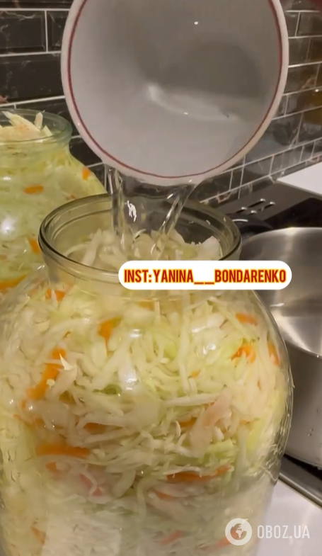 Хрустка та соковита квашена капуста без оцту: вся користь продукту зберігається