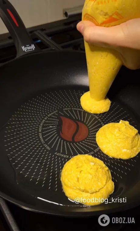 Смачні осінні оладки із сиром та гарбузом: вийдуть пухкими та золотистими