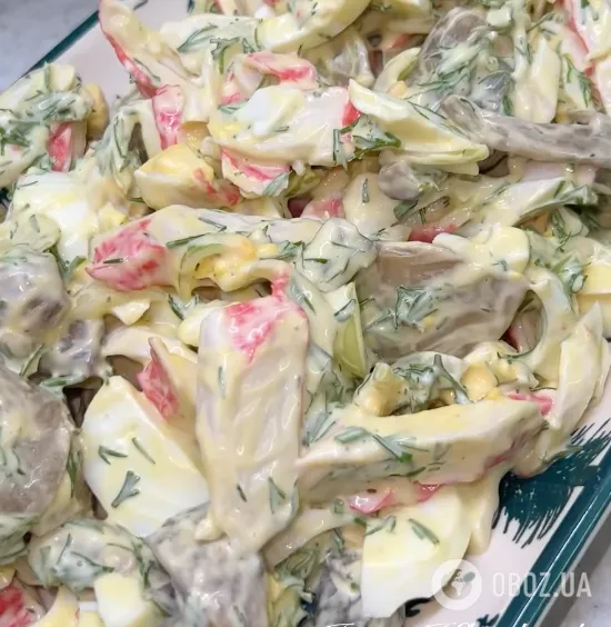 Крабовий салат "Аншлаг" для новорічного столу: ділимося рецепт смачної та ефектної страви