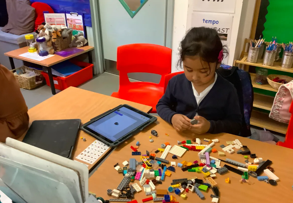 Как выглядит единственная школа в Британии, где ни один из учеников не говорит на английском как на родном. Фото