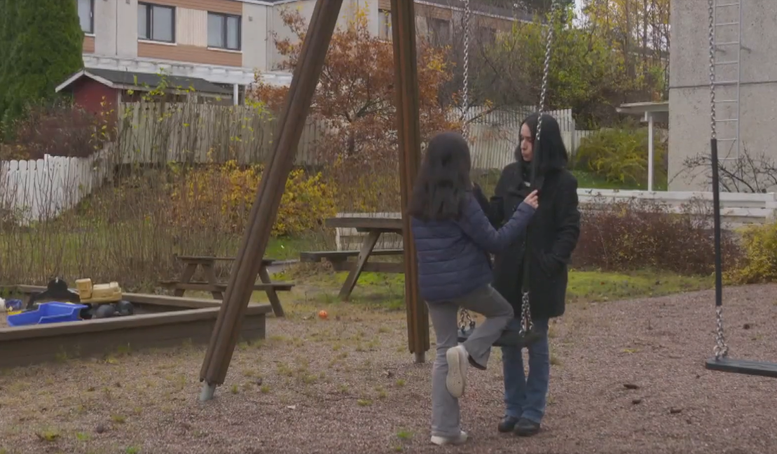 "В школе о войне не говорят". В Финляндии учительница заставила 11-летнюю украинку петь русскую песню "Калинка": детали скандала