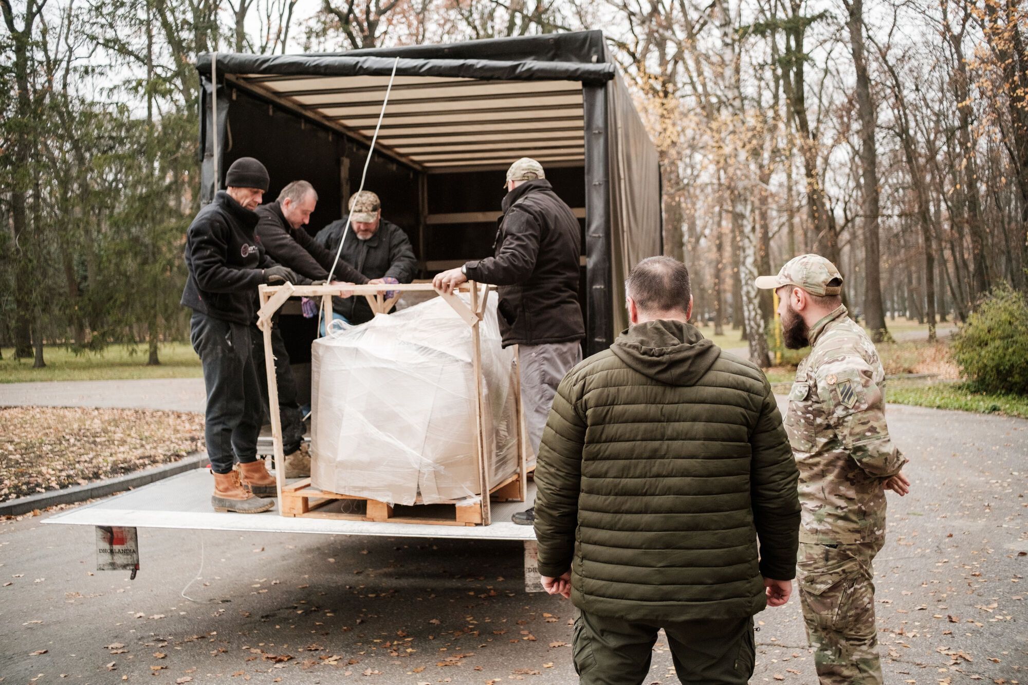 Авіакомпанія "Українські вертольоти" передала допомогу ПБС "KRAKEN¹⁶⁵⁴" Третього Армійського Корпусу
