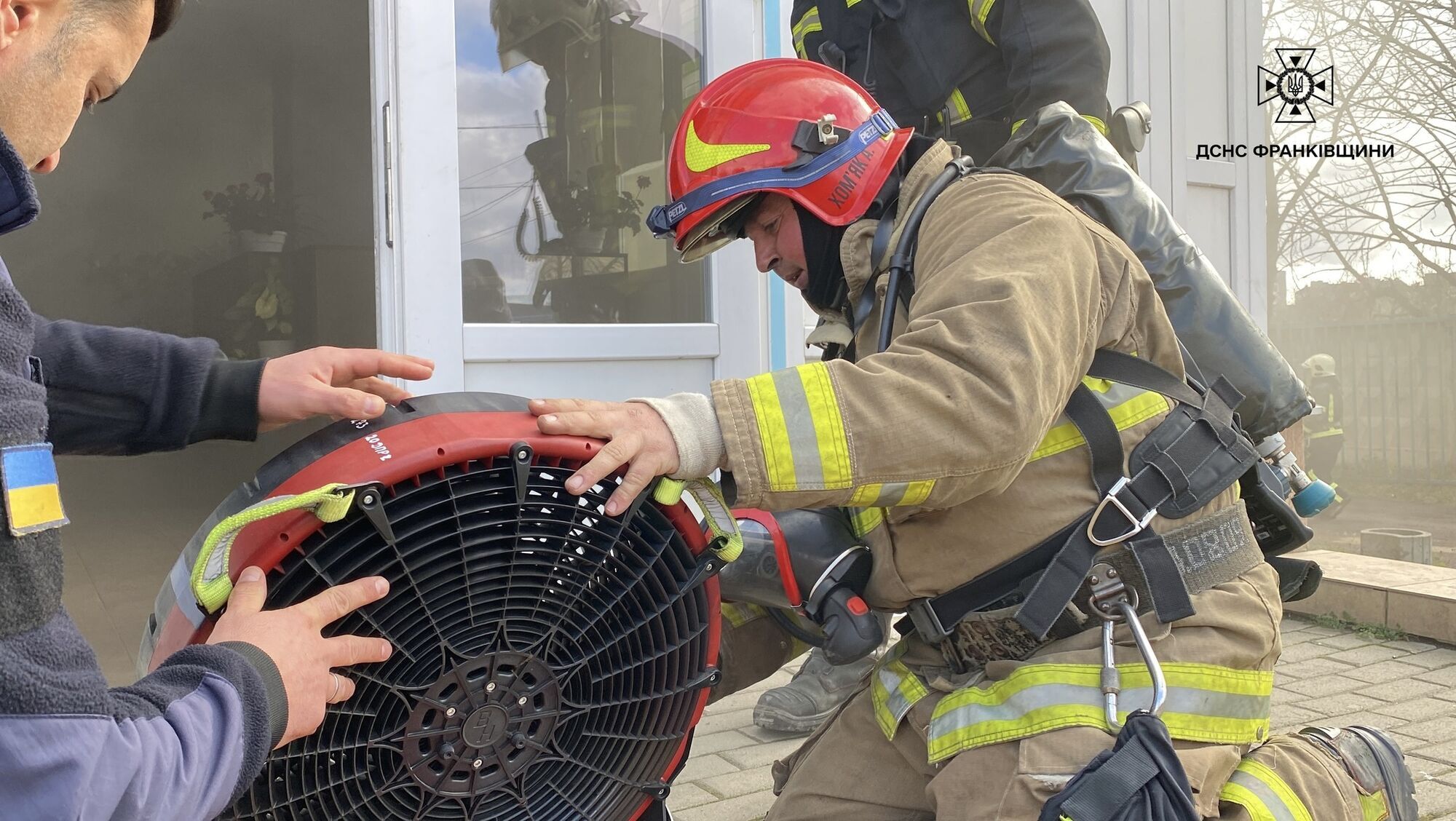 В Ивано-Франковске в офисе взорвалась зарядная станция: эвакуированы 40 человек, есть пострадавшие. Фото