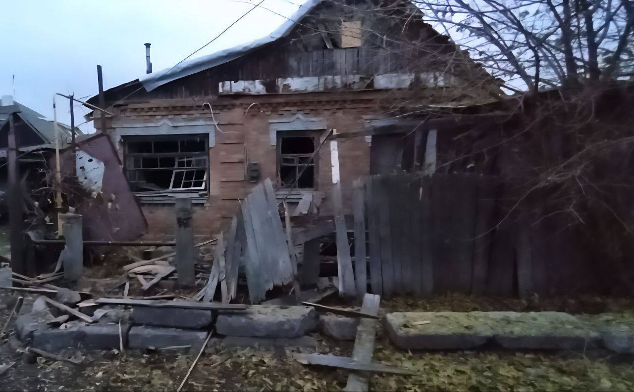 Россия ударила дронами по Днепру: повреждены дома, среди шести пострадавших двое полицейских. Фото