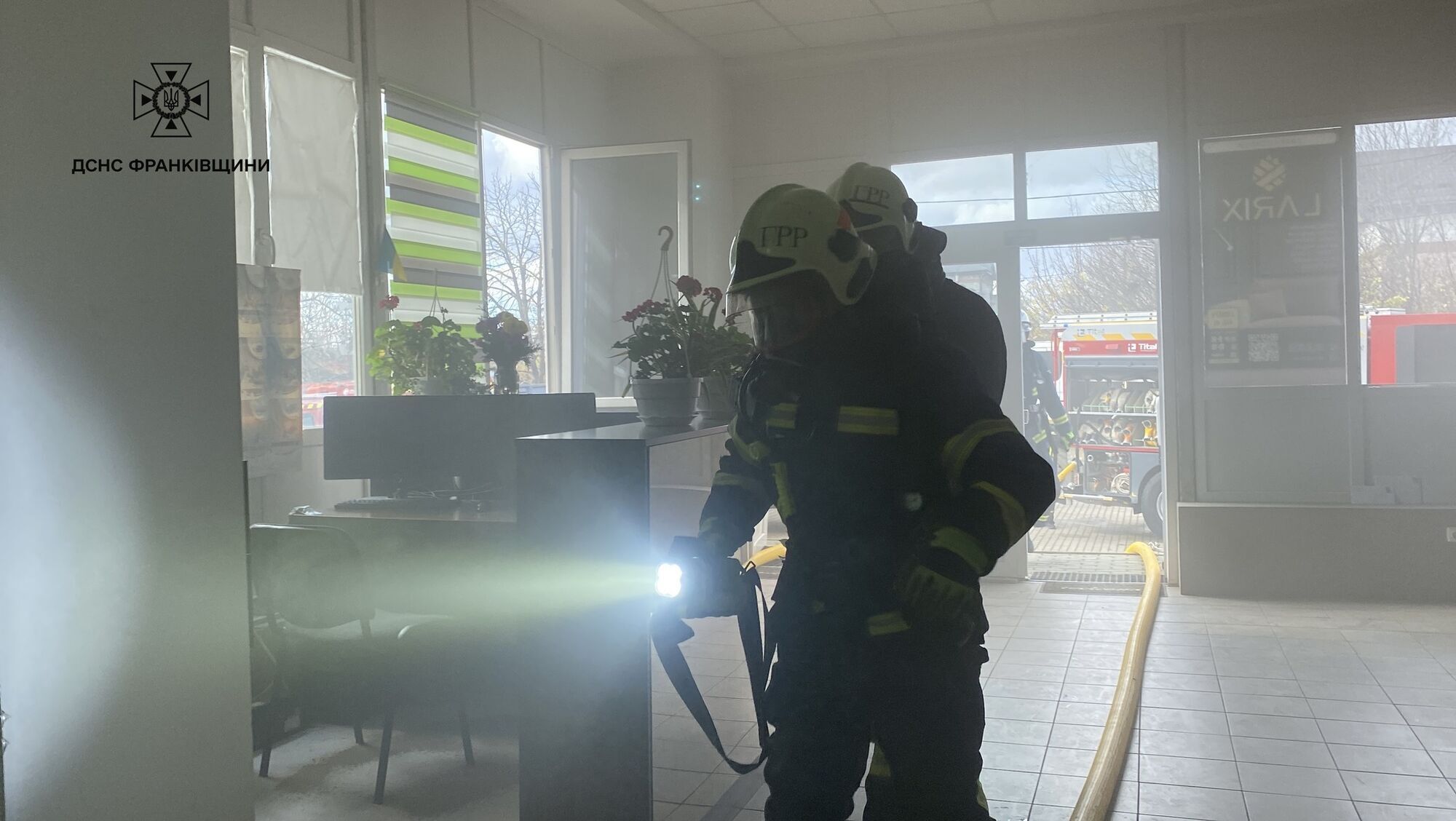 В Ивано-Франковске в офисе взорвалась зарядная станция: эвакуированы 40 человек, есть пострадавшие. Фото