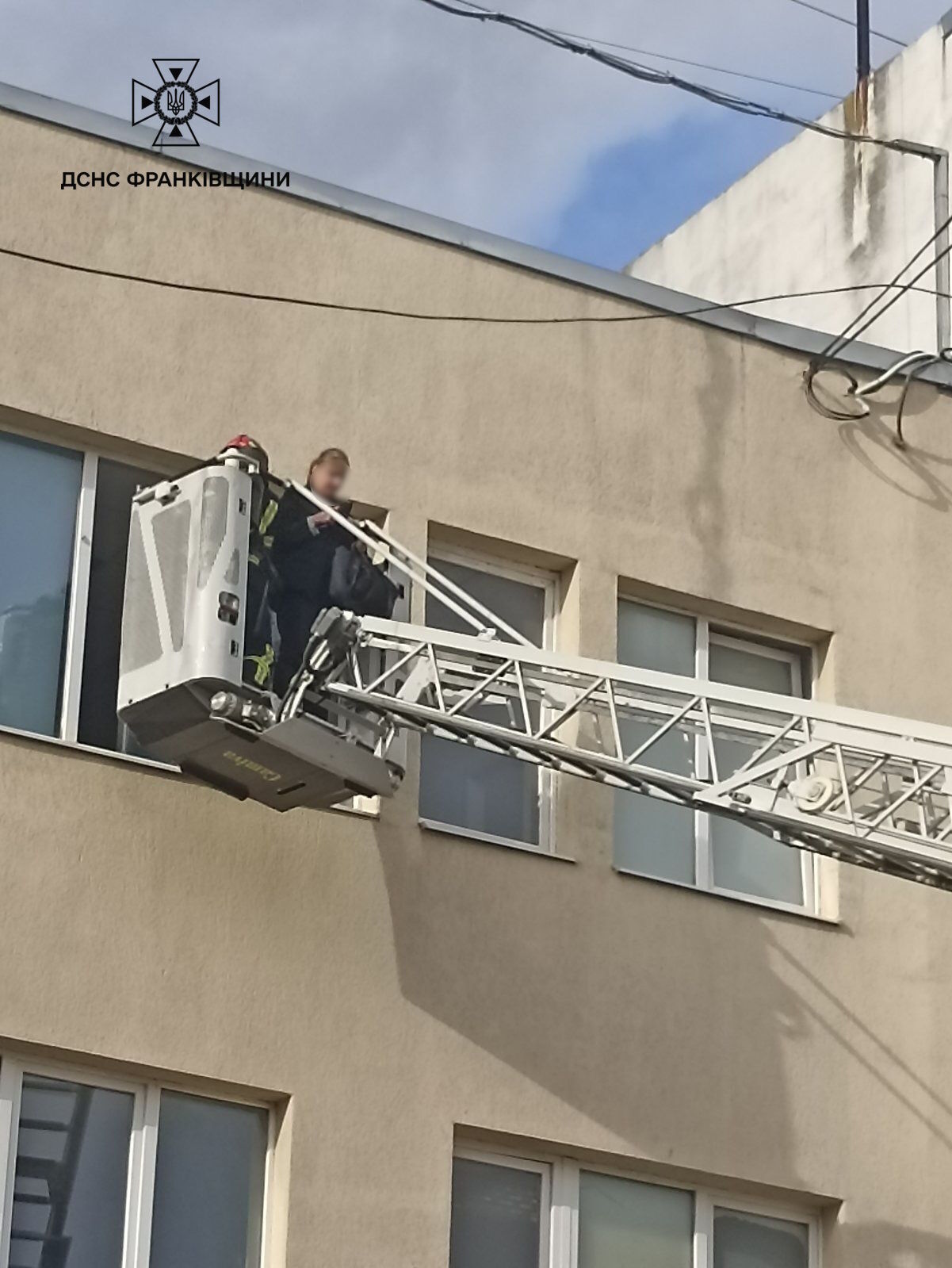 В Ивано-Франковске в офисе взорвалась зарядная станция: эвакуированы 40 человек, есть пострадавшие. Фото