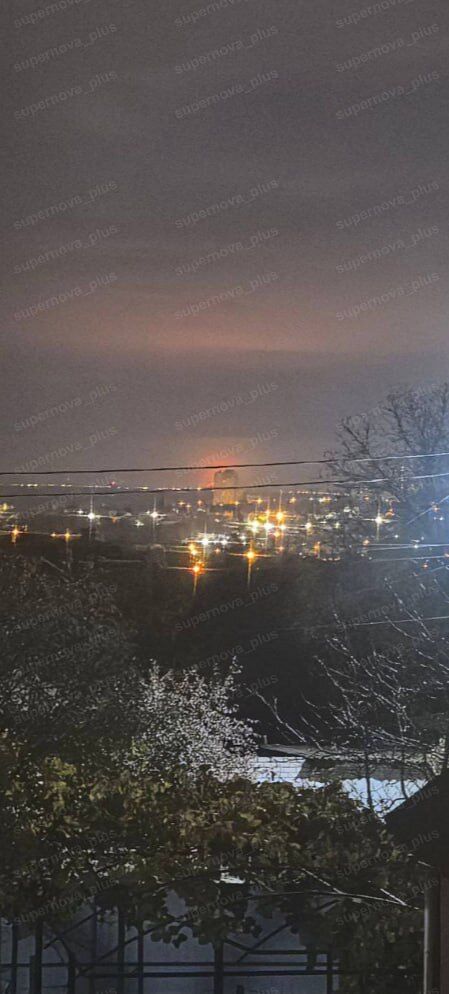 Українські дрони атакували НПЗ "Лукойла" у Волгограді: заграву видно здалеку. Фото