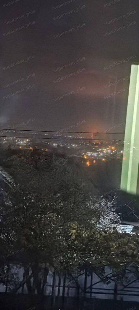 Українські дрони атакували НПЗ "Лукойла" у Волгограді: заграву видно здалеку. Фото