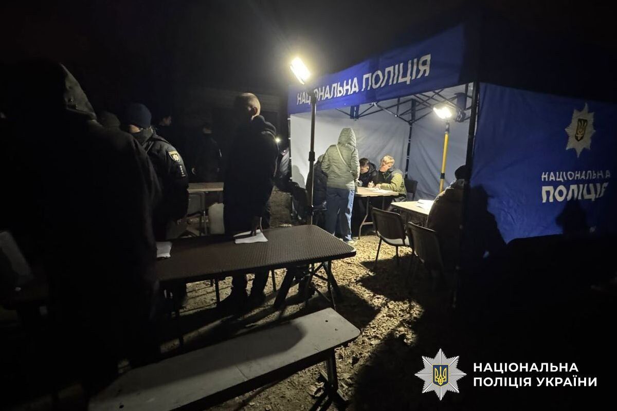 Россия ударила дронами по Днепру: повреждены дома, среди шести пострадавших двое полицейских. Фото