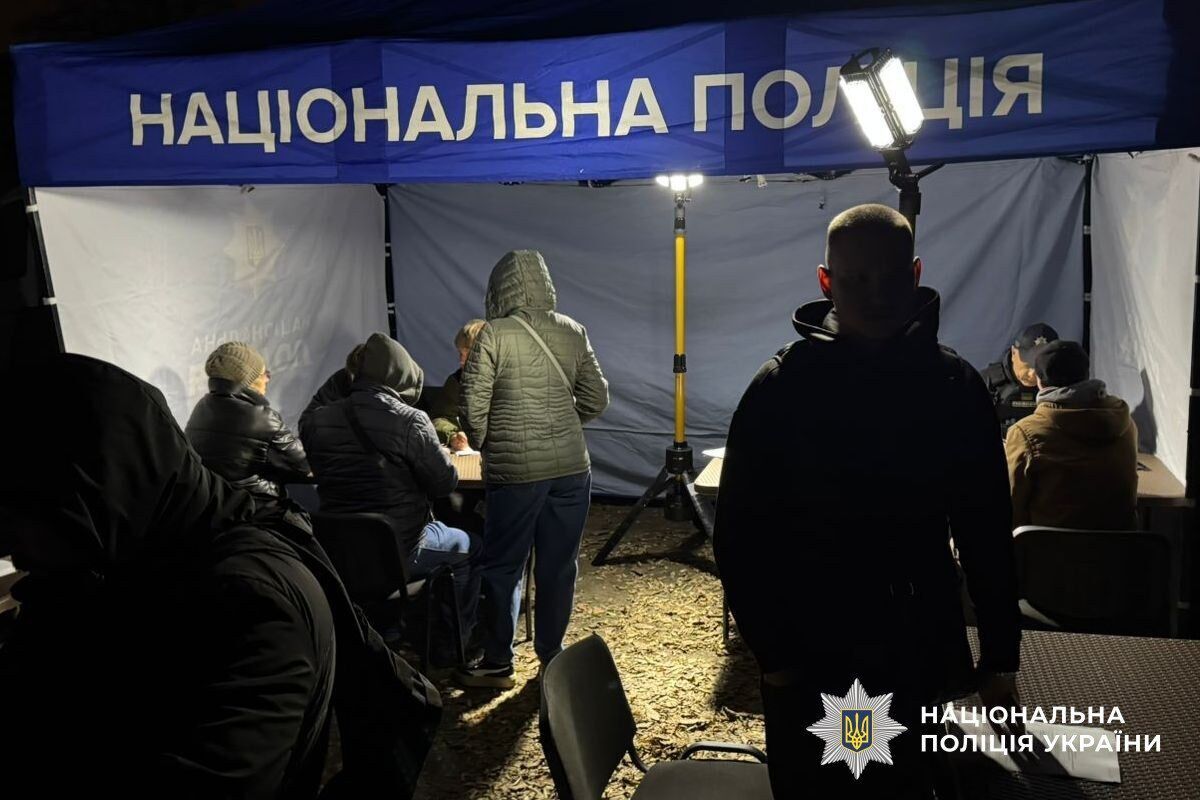 Россия ударила дронами по Днепру: повреждены дома, среди шести пострадавших двое полицейских. Фото