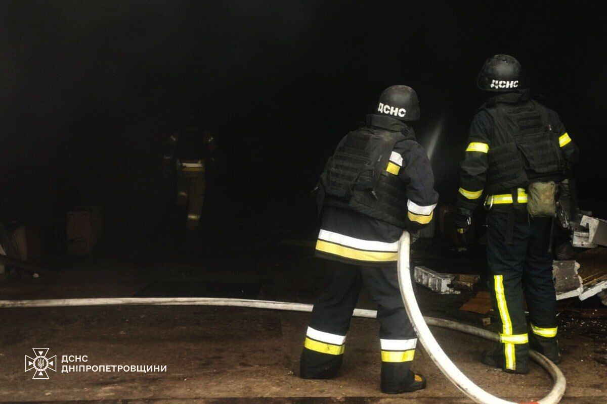 Россия ударила дронами по Днепру: повреждены дома, среди шести пострадавших двое полицейских. Фото