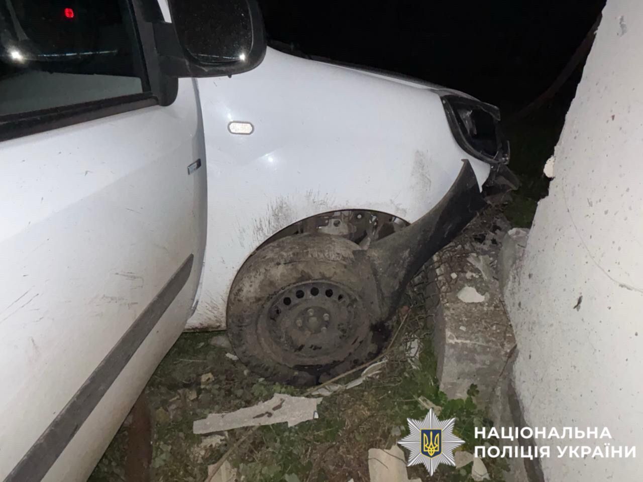 На Киевщине мужчина угнал авто и разбил его. Подробности дела и фото