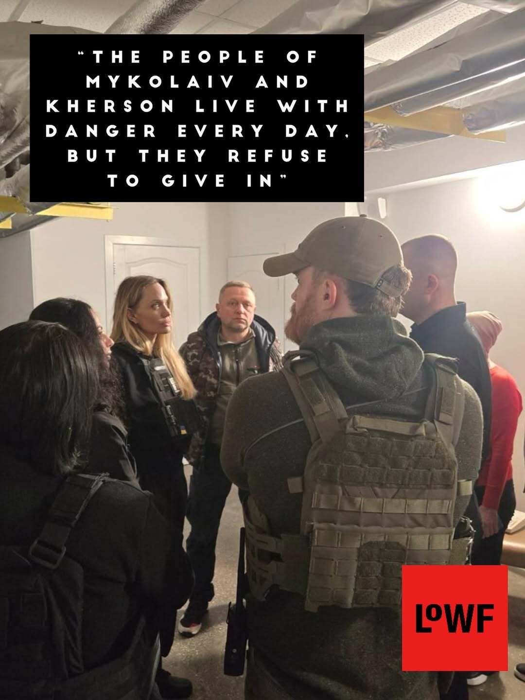 "Фото года". Анджелина Джоли в противодроновом тоннеле на Херсонщине стала сенсацией в сети