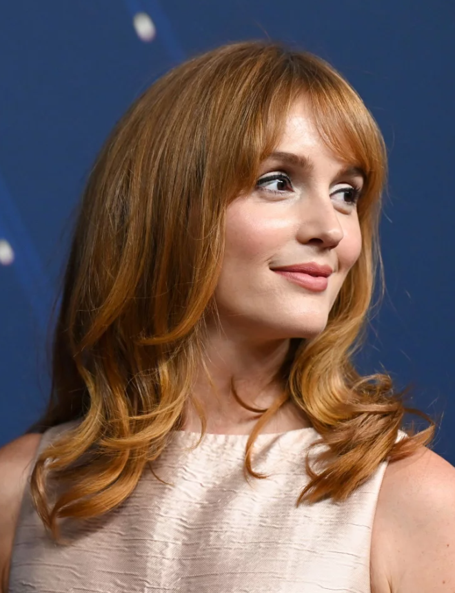 Черный с синевой и "тыквенный": названы самые модные цвета волос 2025-2025 годов