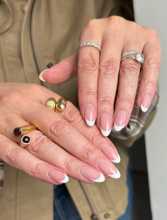 "Дорогий" осінній манікюр: 8 дизайнів френчу, які захочеться повторити