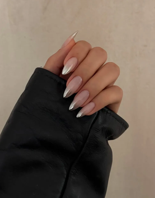 "Дорогий" осінній манікюр: 8 дизайнів френчу, які захочеться повторити