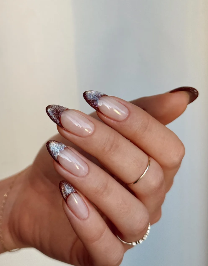 "Дорогий" осінній манікюр: 8 дизайнів френчу, які захочеться повторити