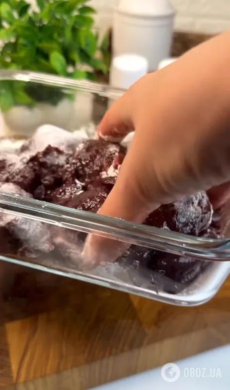 Ніжна печінка з карамелізованою цибулею на сковорідці: як приготувати