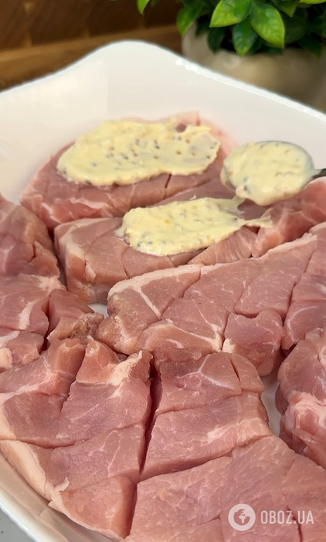 Краще за класичні відбивні: як приготувати соковиту свинину в духовці