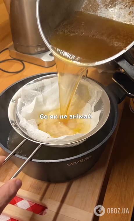 Якою водою заливати мʼясо на бульйон,  щоб він не був мутним: важливий нюанс