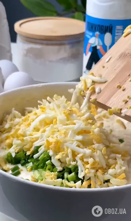 Ліниві пиріжки з яйцем та цибулею: готуються лічені хвилини