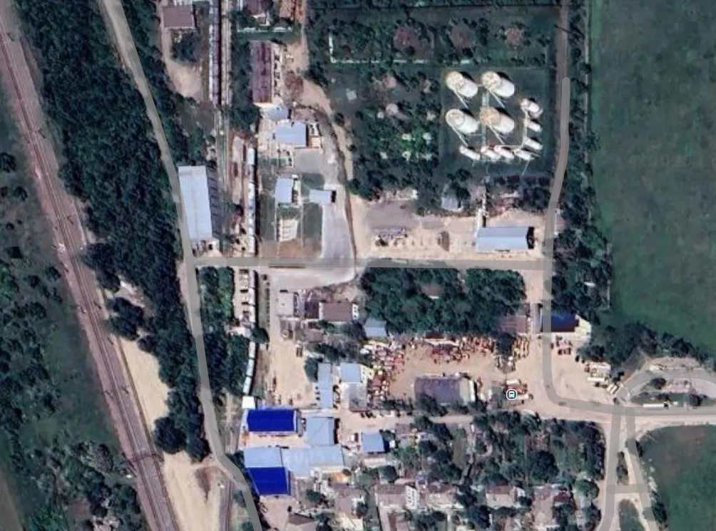 Заграву видно здалеку: в окупованому Сімферополі після атаки дронів спалахнула пожежа на нафтобазі. Фото