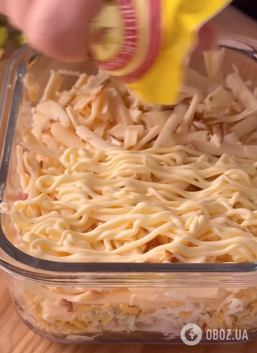 Салат "Крабова Шуба" для святкового столу: рецепт смачної та легкої страви