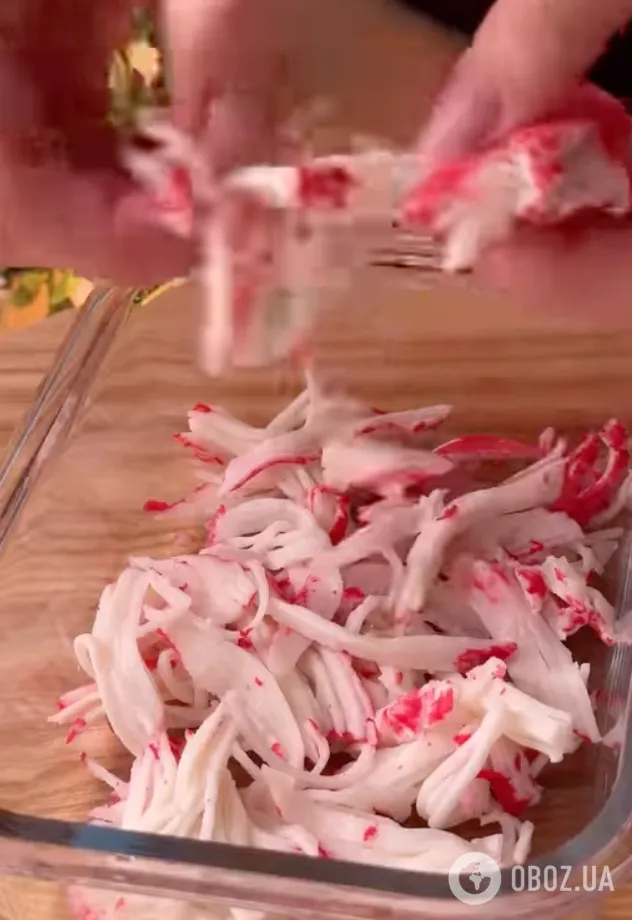 Салат "Крабова Шуба" для святкового столу: рецепт смачної та легкої страви