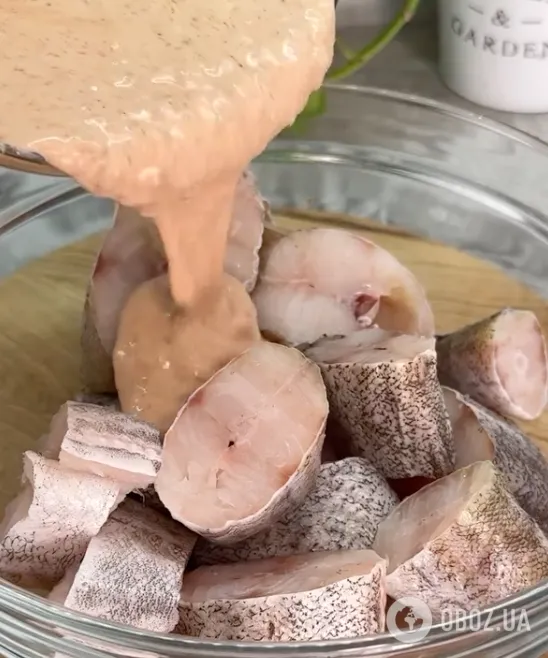 Як смачно приготувати корисний хек у соусі: рецепт бюджетної риби для обіду та вечері