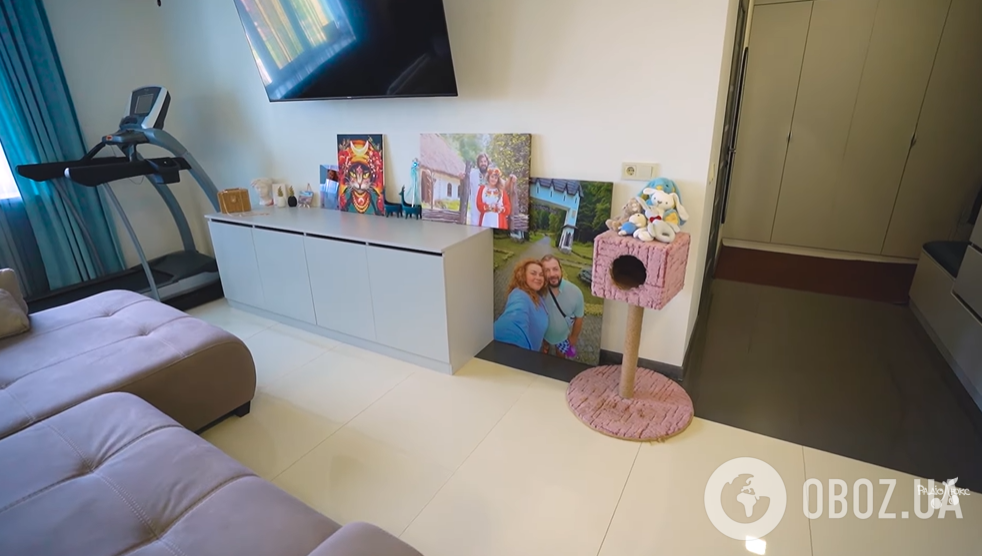 Квартира-"бункер" с алтарем: звезда "Дизель шоу" провела экскурсию по своему жилью, которое хочет продать. Фото