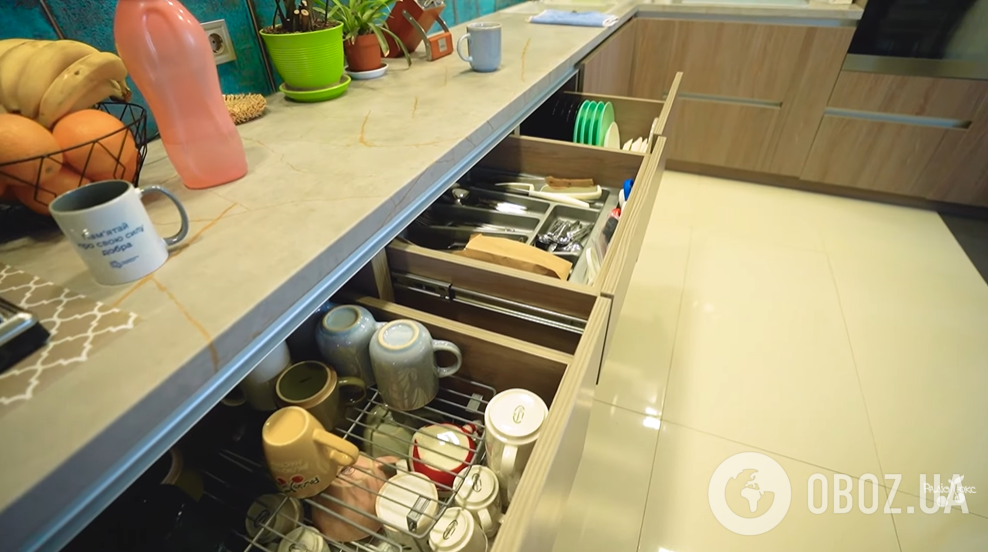 Квартира-"бункер" с алтарем: звезда "Дизель шоу" провела экскурсию по своему жилью, которое хочет продать. Фото