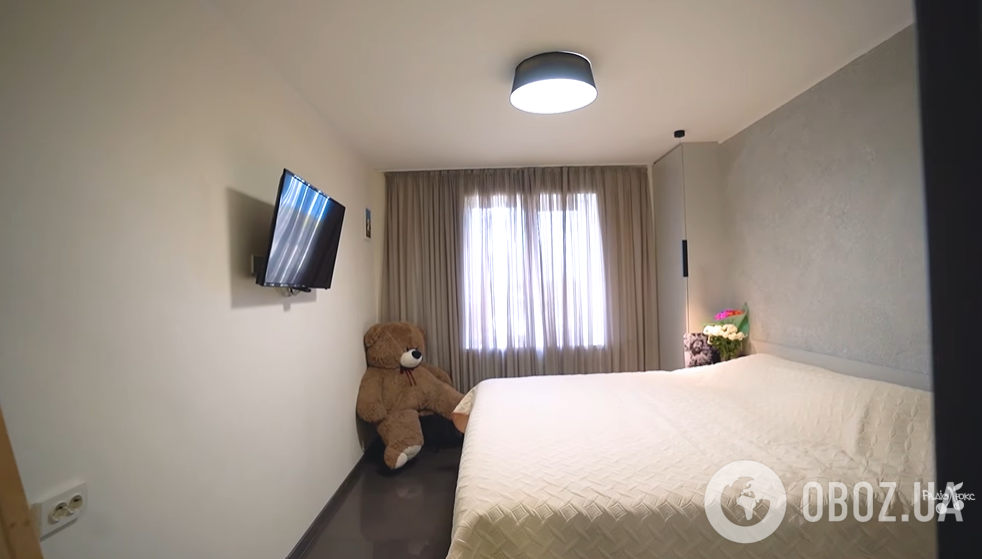 Квартира-"бункер" с алтарем: звезда "Дизель шоу" провела экскурсию по своему жилью, которое хочет продать. Фото