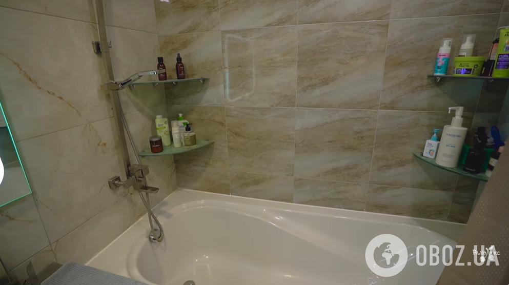 Квартира-"бункер" с алтарем: звезда "Дизель шоу" провела экскурсию по своему жилью, которое хочет продать. Фото