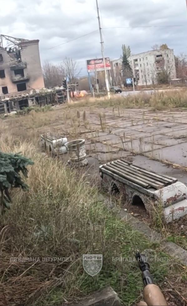 "Метко, быстро, профессионально": украинские военные в Константиновке подбили вражеский FPV-дрон, который пытался попасть в машину. Видео