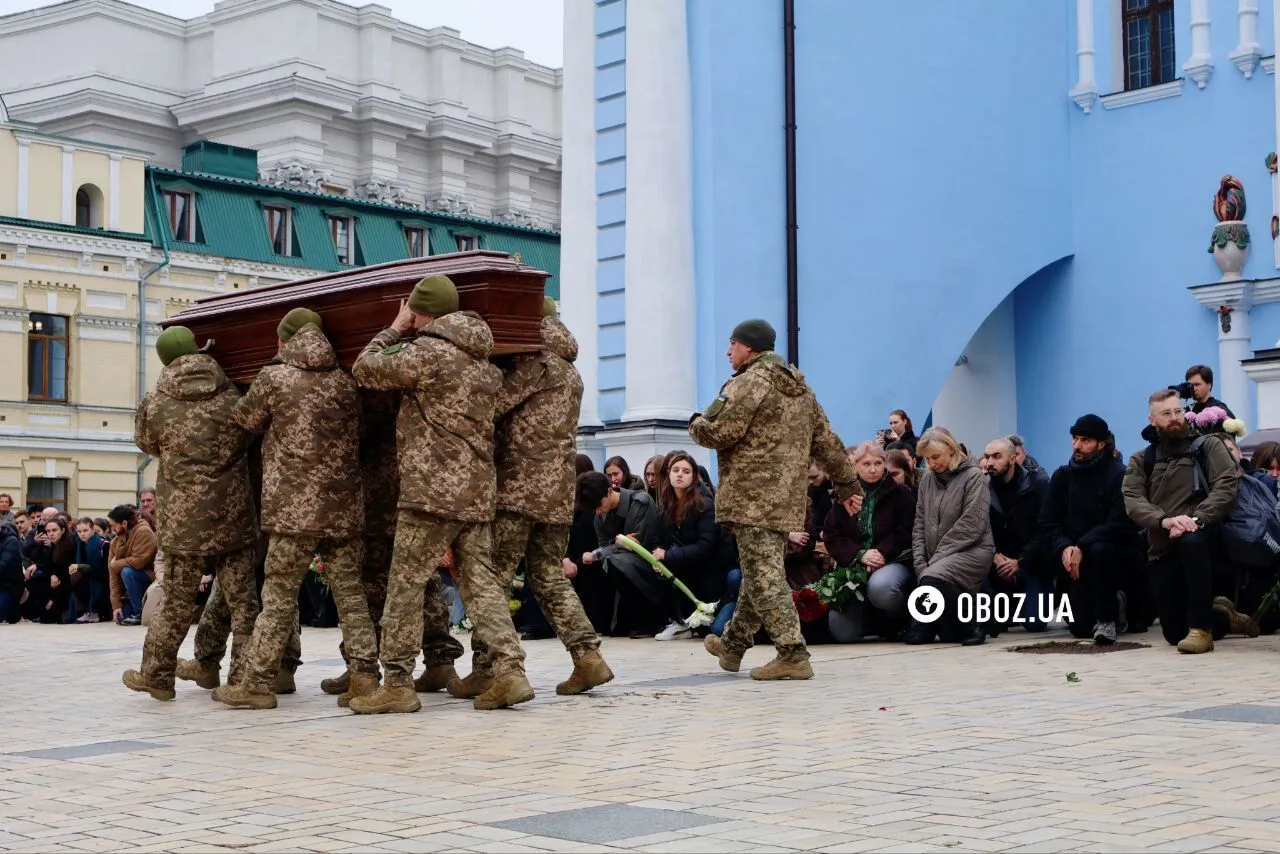 У Києві попрощалися з військовим, учасником проєкту Ukraїner Костянтином Гузенком. Фото та відео